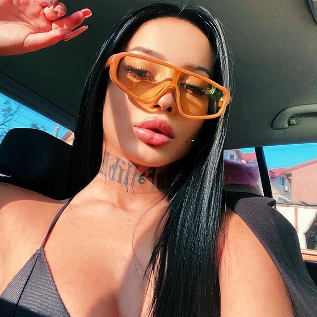 Admiratorii Elenei sunt în extaz ori de câte ori focoasa brunetă postează câte o fotografie