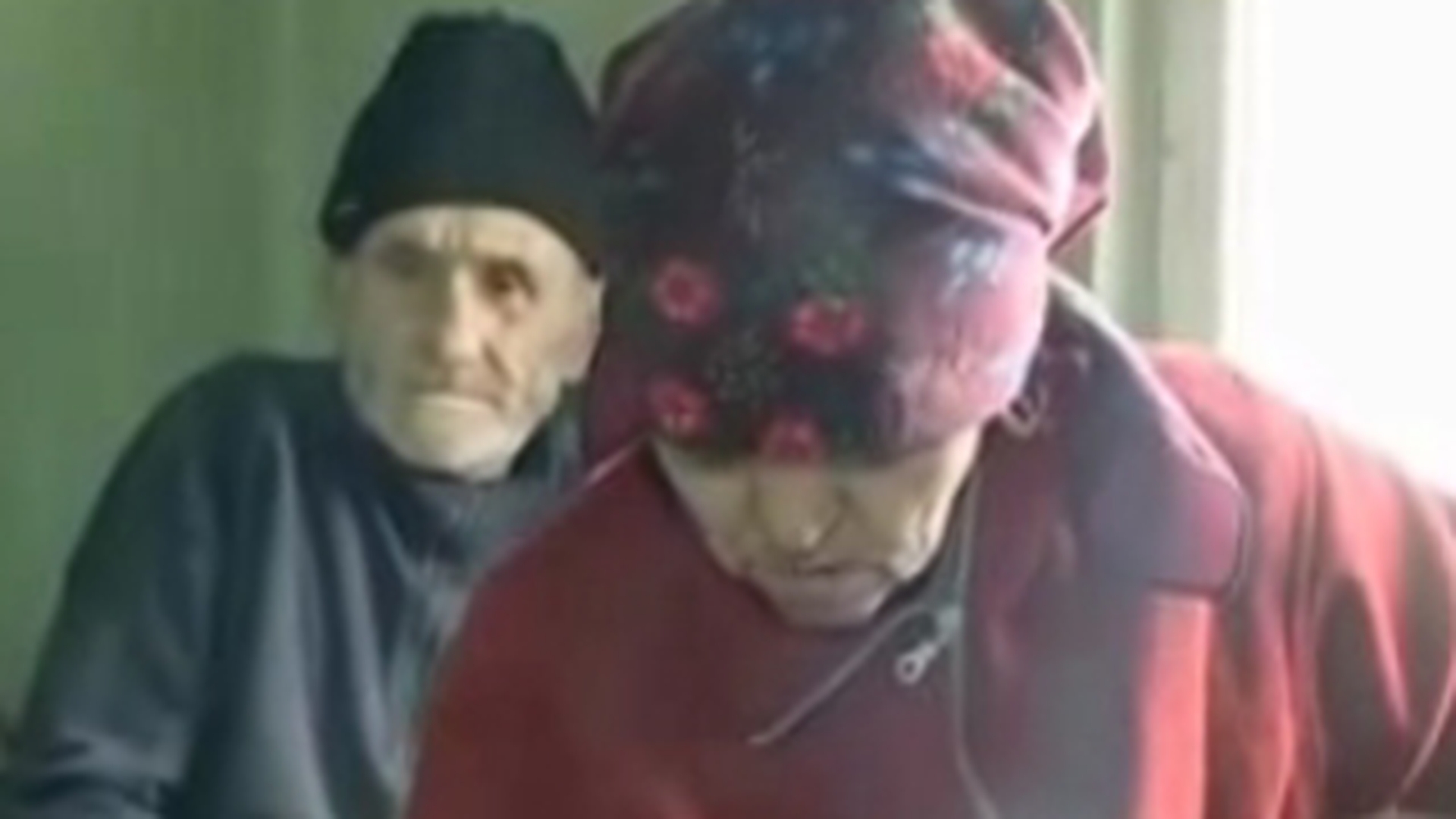 VIDEO Doi batrani din Iasi, pradati si batuti de doua ori in aceeasi zi