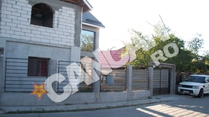 Acesta e cuibusorul secret de nebunii al Ginei Pistol si al lui Radut, de la Targu Jiu! Cazati de club intr-o casa in constructie, de langa Coloana Infinitului!