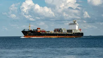 Uitați în largul lumii. Marinarii români capturați de pirații somalezi și tăcerea statului