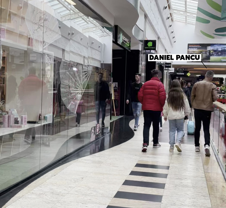 Daniel Pancu s-a relaxat la mall alături de copiii din căsătoria cu prima soție, Mihaela