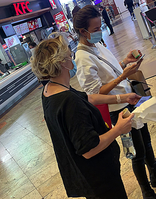 Andreea Raicu nu s-a aranjat prea mult pentru ieșirea la mall