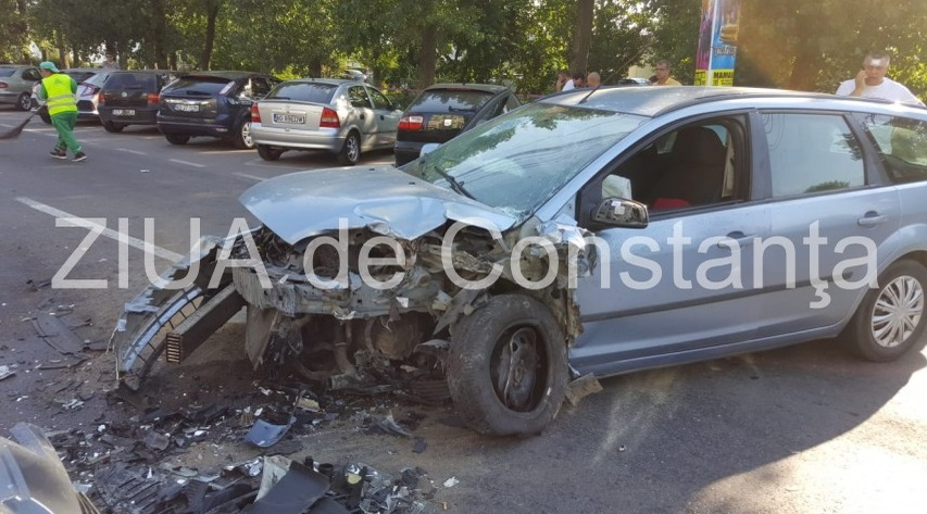 Două accidente violente în Constanța! Mașinile s-au făcut praf în urma impactului din Mamaia