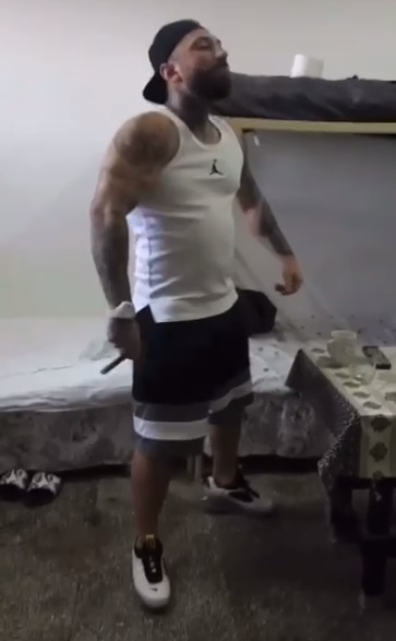 Cezar Petcu s-a filmat în timp ce savura un trabuc în închisoare