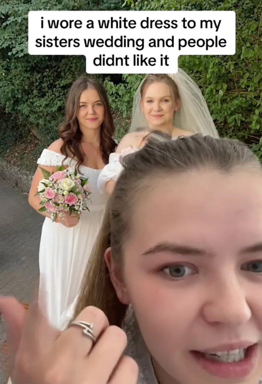 Sophie, tânăra care a purtat o rochie albă la nunta surorii ei