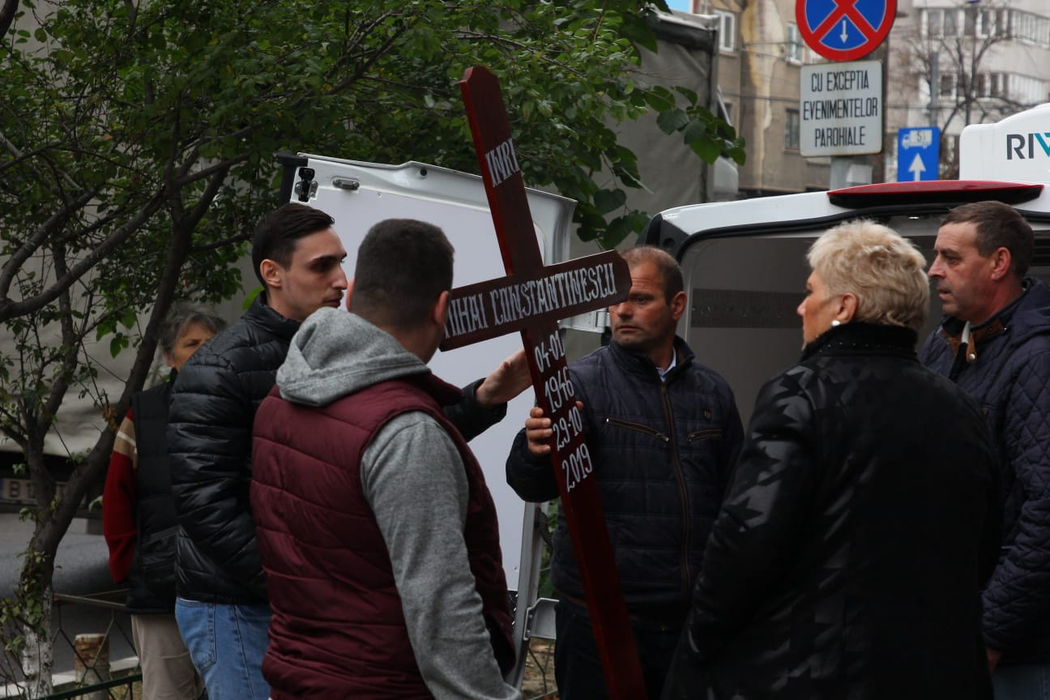 Mihai Constantinescu, depus la biserica ”Sfânta Parascheva” GALERIE FOTO