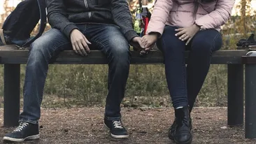 Au băut împreună, apoi s-au luat la ceartă. Un bărbat a fost bătut de o olteancă, într-un bar din Petroșani