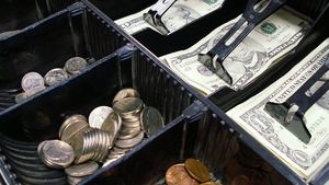 Care este suma maximă de bani cash pe care ai voie să o ții în casă, dacă trăiești în Germania. Puțini români știau de această limită