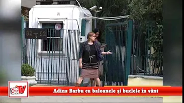 Adina Barbu cu baloanele si buclele in vant