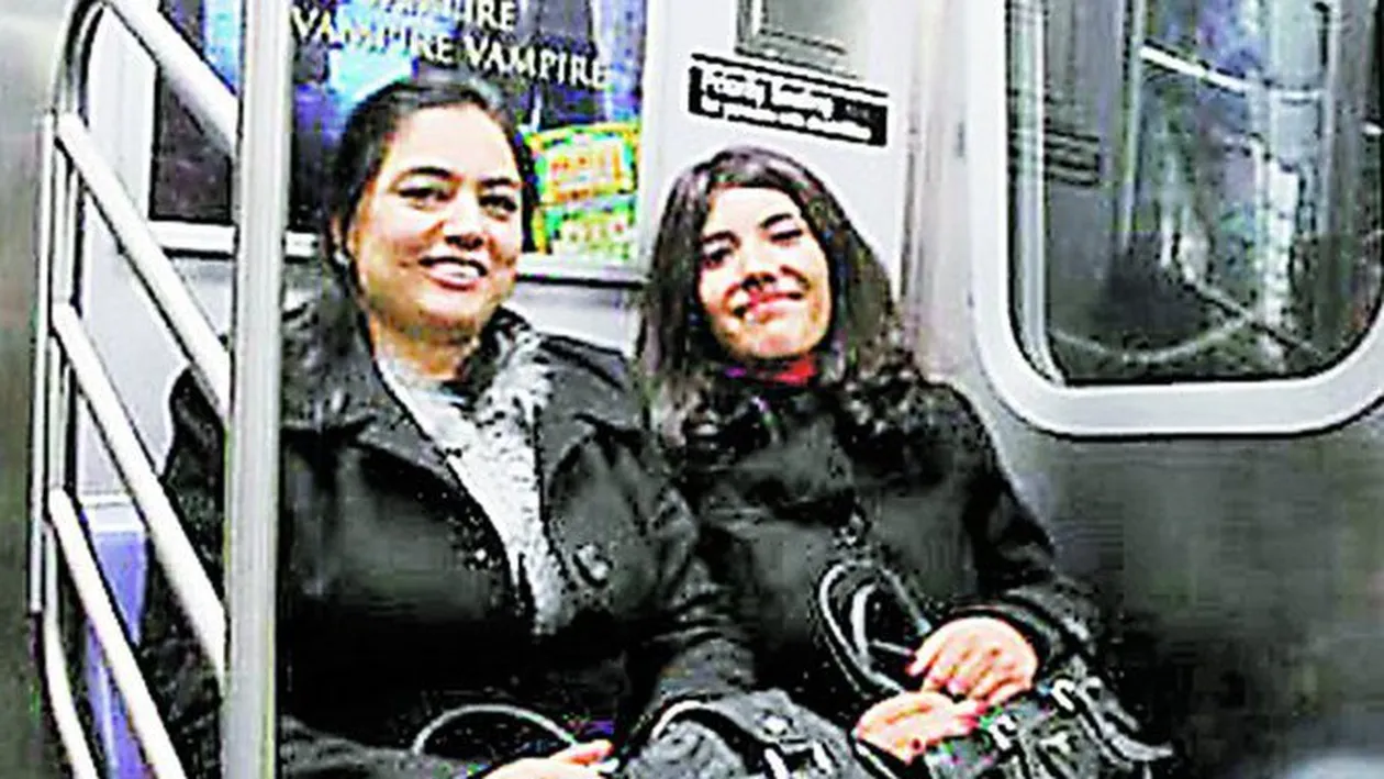 Tanara afgana careia sotul taliban i-a taiat nasul si urechile arata din nou ca noua