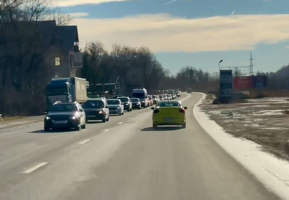 Valea Prahovei, arhiplină cu autoturisme