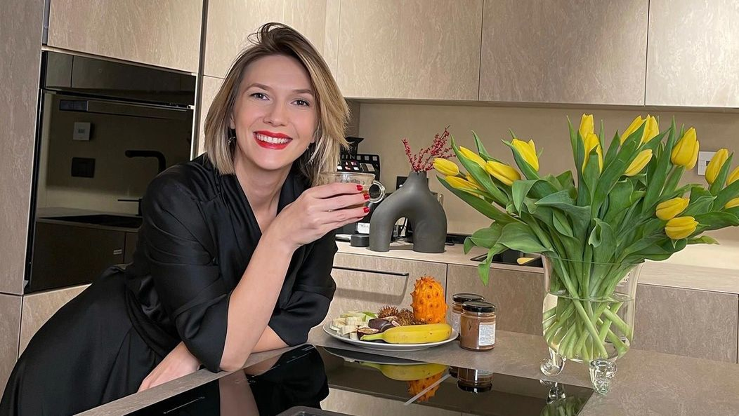 Adela Popescu, în bucătărie