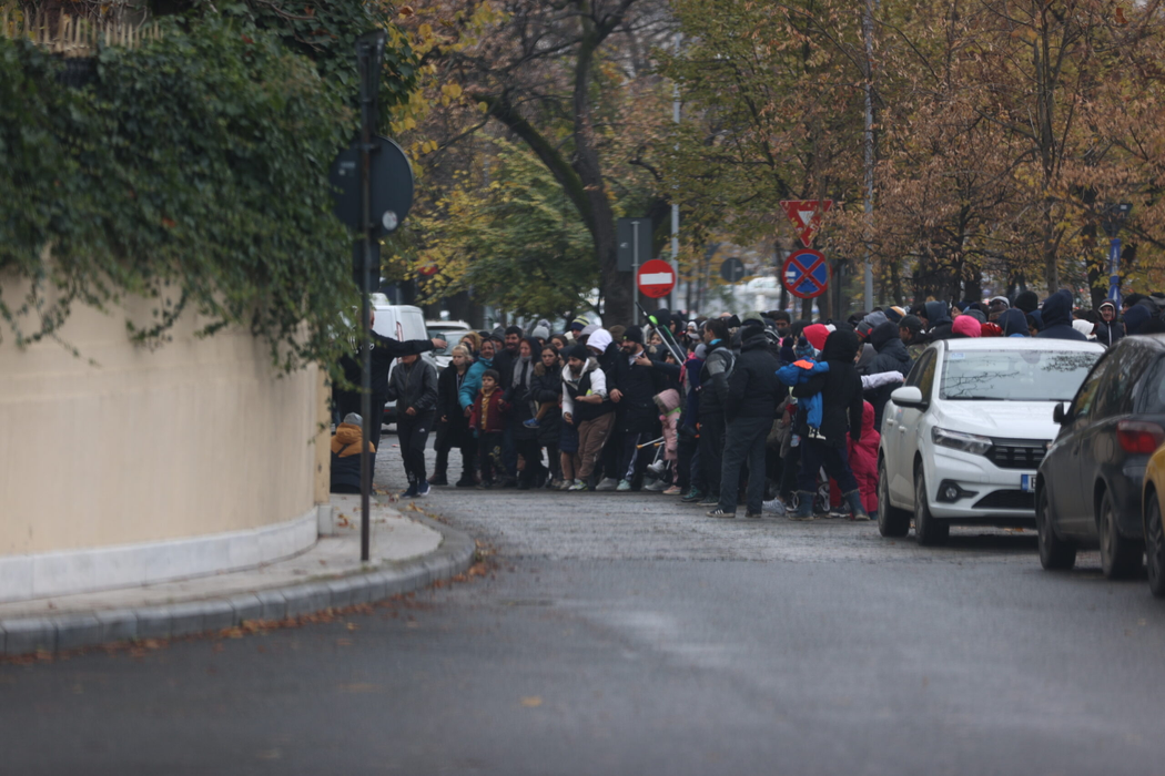 Cerșetorii au luat foc când l-au văzut pe Gigi Becali (SURSA FOTO: CANCAN.RO)