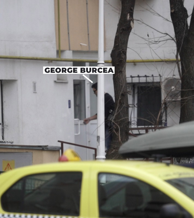 George Burcea intră într-un bloc din zona Vitan