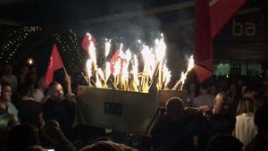 Soţia milionarului Edy de România a dat lovitura! S-a ”lipit” de bogătaşul care a comandat la NUBA…un frigider de şampanii Dom Perignon & Armand de Brignac!