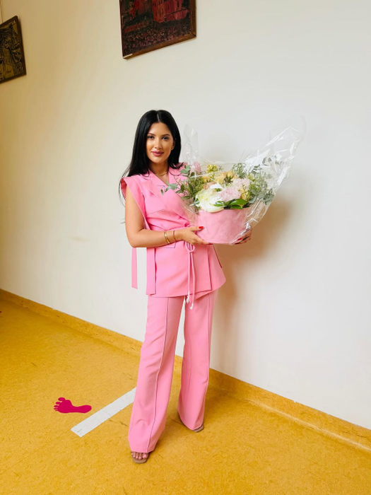 Ținuta bizară purtată de o profesoară de limba română în prima zi de școală. Imaginile s-au viralizat!