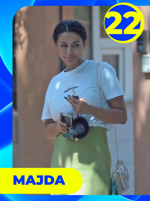 TOP 30 de vedete care au găsit soluţia perfectă împotriva caniculei! Roxana Vancea, Monica Gabor sau Laura Cosoi, show cu îngheţată şi… 
