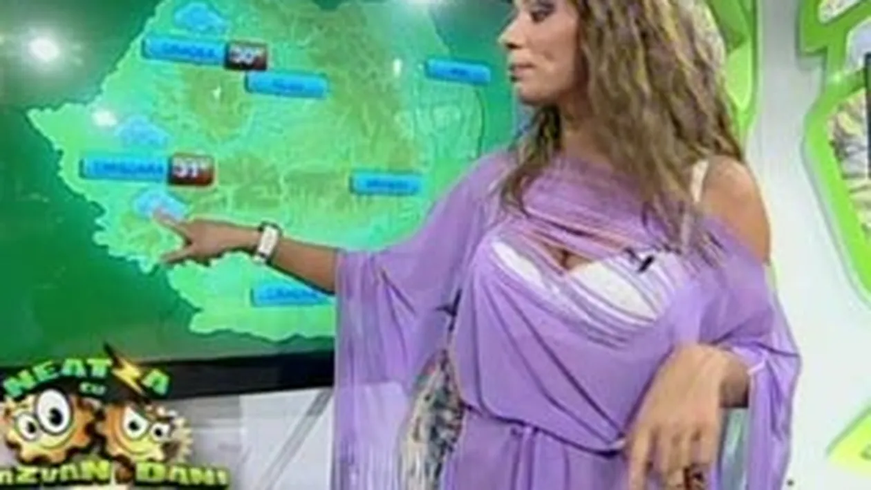 VIDEO Roxana Vancea a defilat intr-o rochie rupta si transparenta! Vecina si-a aratat lenjeria intima si sanii generosi care tipau din sutien