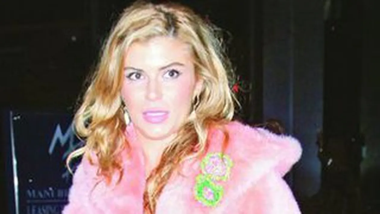 Ea le imbraca pe divele de la Emmy