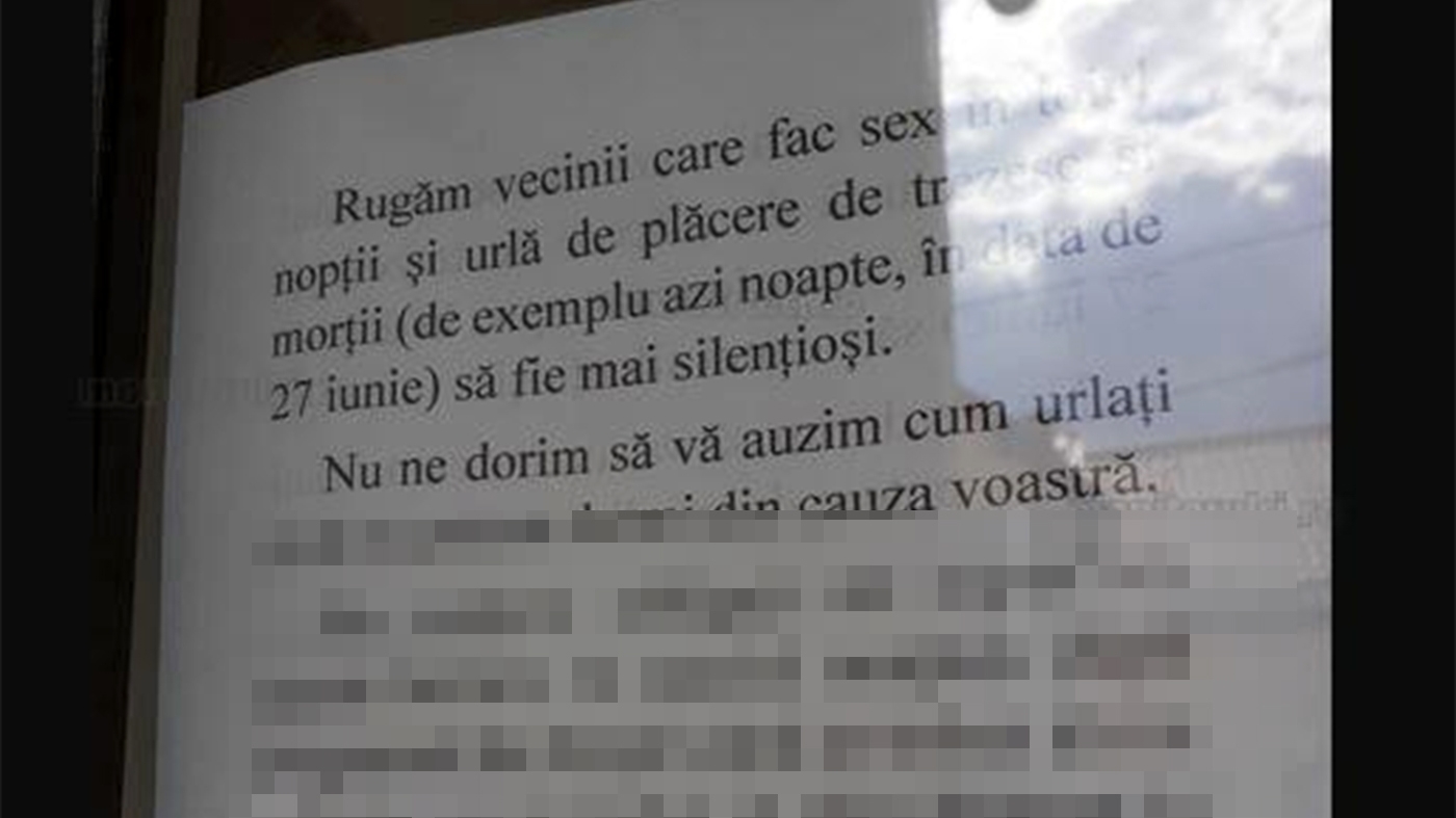 Ce afiș au lipit locatarii unui bloc din Cluj-Napoca, la intrarea în casa scării: "Rugăm vecinii care urlă de plăcere să.."