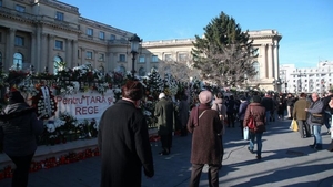 Mii de oameni i-au adus un ultim omagiu Regelui Mihai. Casa Regală, anunţ despre gestul făcut în memoria Majestăţii Sale Defuncte