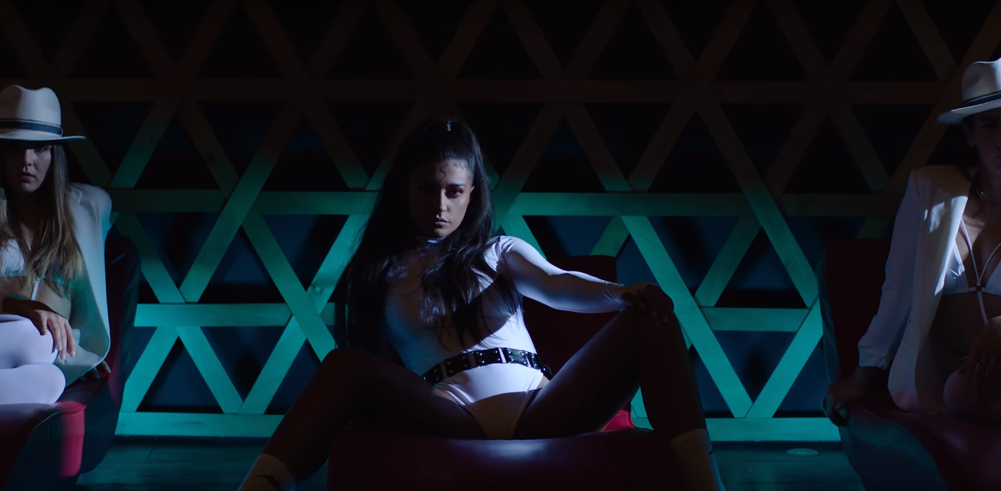 Detaliul rușinos observat în noul videoclip scos de Antonia! Fanii au crezut că nu văd bine