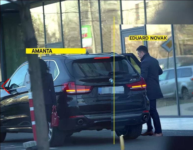 Ministrul Eduard Novak și consiliera împart aceeași mașină, în același timp (Foto: CANCAN.RO)