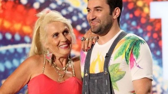 ŞOCANT! O fostă concurentă de la „Românii au talent“ a fost la un pas de moarte după ce soţul i-a tăiat gâtul c-un ciob de gresie
