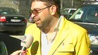 VIDEO Florin Salam se rupe in figuri cu o decapotabila de 200.000 de euro - "E mai tare decat Bianca Dragusanu masina asta! Fetele sar pe mine de cand mergeam cu tramvaiul"