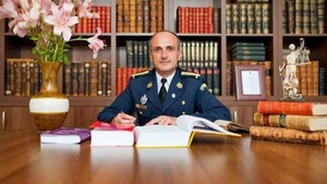 Imagini cum n-ai mai văzut! Inamicul nr. 1 al lui Gigi Becali a ”defilat” prin Centrul Vechi, iar trecătorii…