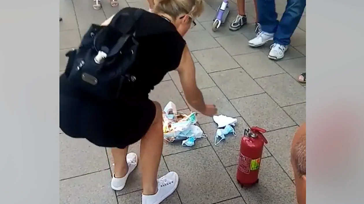 Manipulare înaintea mitingului anti-mască de protecție în școli! ”Cum să mă invitați? Eu urlu ca nebuna să purtați!”