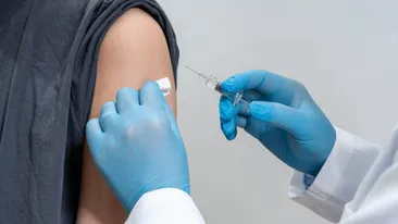 Peste 90.000 de persoane au fost reprogramate pentru vaccinare! Explicațiile oferite de ministrul Sănătății