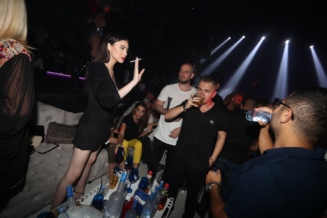 Codin Maticiuc a comandat un "fluviu" de votcă Grey Goose pe imnul Ligii Campionilor