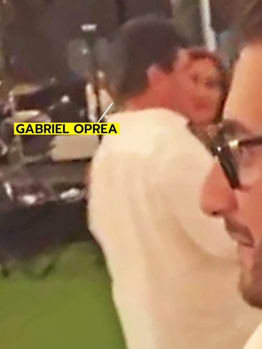 Gabriel Oprea, fostul ministru de Interne, are părul ca pana corbului