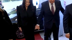 Concubina lui Ilie Bolojan, apariție impecabilă la Viena. Cum s-a prezentat Ioana, de mână cu premierul României