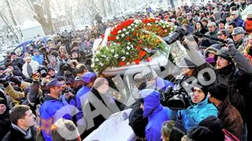 Actorii s-au reunit la o masa trista. 200 de persoane la pomana lui Emil Hossu