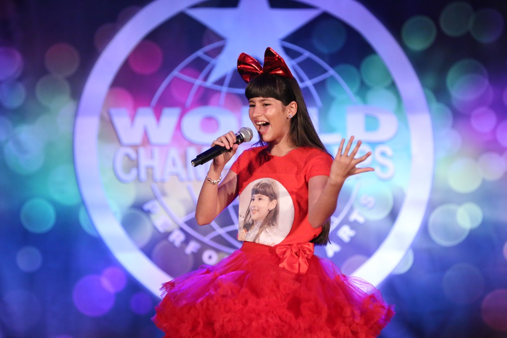 Raisandra a câștigat medalia de argint la un concurs renumit de la Hollywood! Legătura neștiută dintre artista de 10 ani și Madonna
