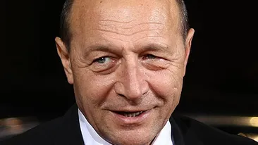 Traian Băsescu ia atitudine: Iubitorii de câini să ia maidanezii acasă. Cei neadoptaţi să fie eutanasiati. Esti de acord cu el?