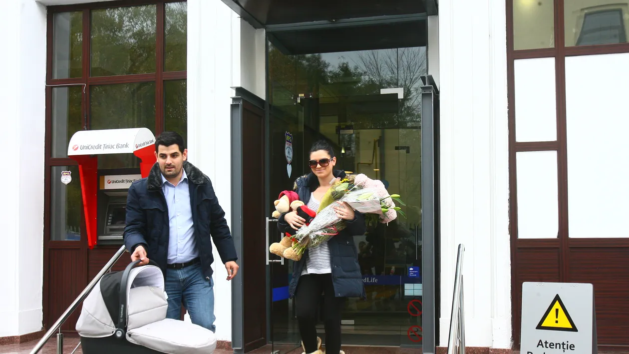 Ellie White urca pe scena la o luna dupa ce a nascut! Pleaca la concerte in tara impreuna cu bebelusul!