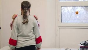 Alertă în România! Efectele hormonilor din carne. Fetiță de 10 ani, ”îmbătrânită” de alimentație cu 2 ani