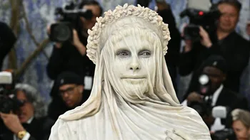 Vedeta care s-a transformat în sculptură pentru Met Gala 2026. Nimeni nu a recunoscut-o!