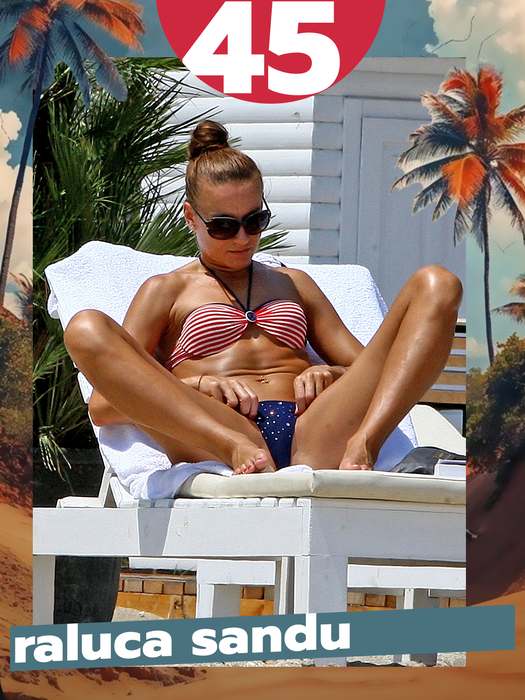 Au crezut că nu le vede nimeni dar… 50 de vedete sexy cu mâna în chiloţei