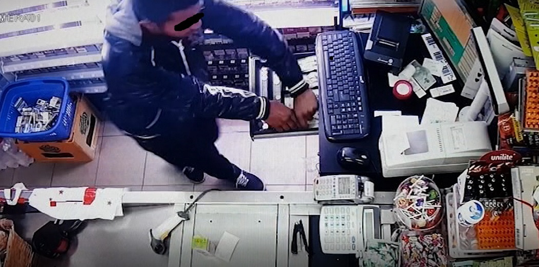 Momentul furtului a fost surprins de camere