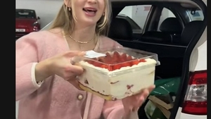 Ce a putut să cumpere o româncă cu 250 de lei într-un supermarket din China. Experimentul a devenit viral