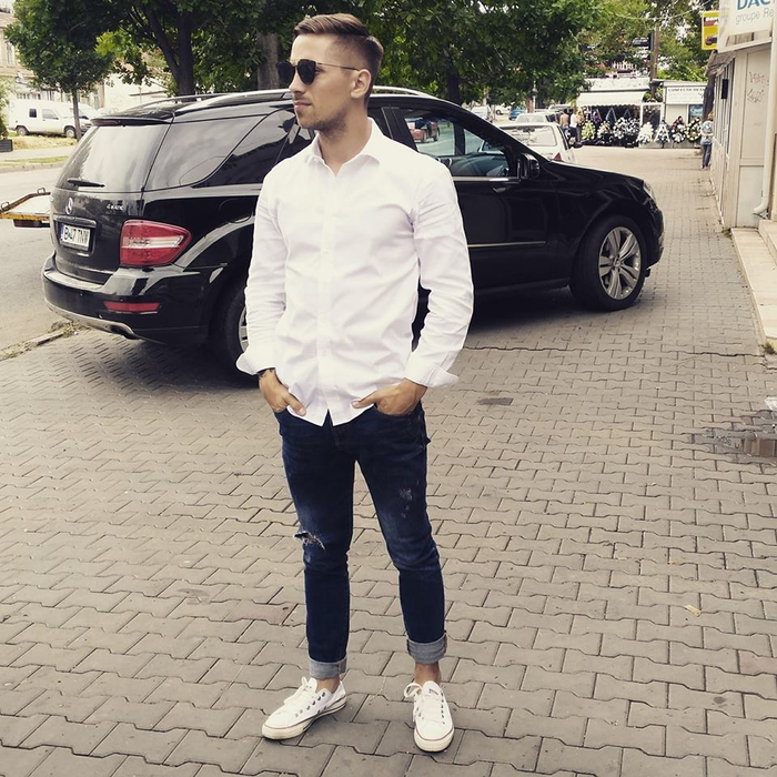 Ştefan Manolache este fiul unui consilier judeţean din Iaşi, patron de firmă de taxiuri