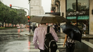 Cod galben de instabilitate atmosferică. Meteorologii anunță furtuni, vijelii și grindină în Capitală