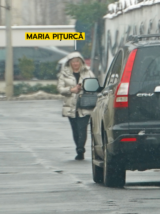 Maria Pițurcă se îndrepta către casa în care locuiește cu fostul selecționer / (Sursa: CANCAN.RO)