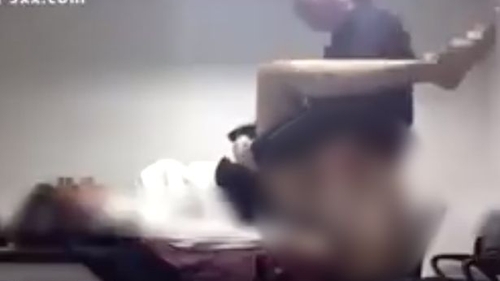 Gafă uluitoare! A uitat camera deschisă și toată lumea a văzut partida lui de amor cu o angajată! Clipul video a devenit viral