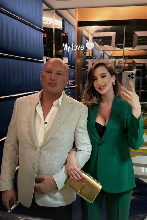 Povestea chelneriței pentru care a divorțat miliardarul român! A crescut în Italia după divorțul părinților și a lucrat în call-center când a revenit în România!