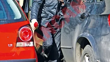 Ultima aroganta! Lui Stefan Banica Jr. ii joaca scobitoarea in gura pe strada!